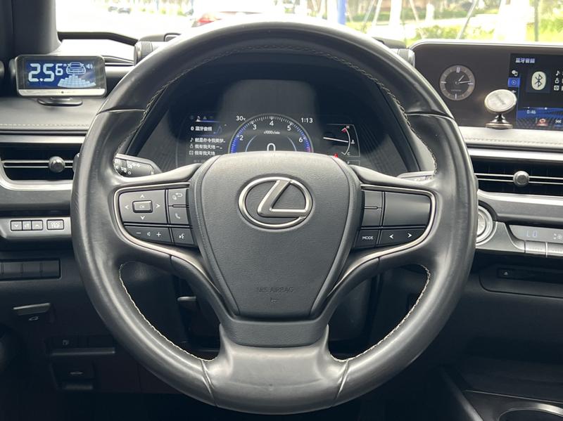 Lexus UX, 2021 — фото 6 из 10