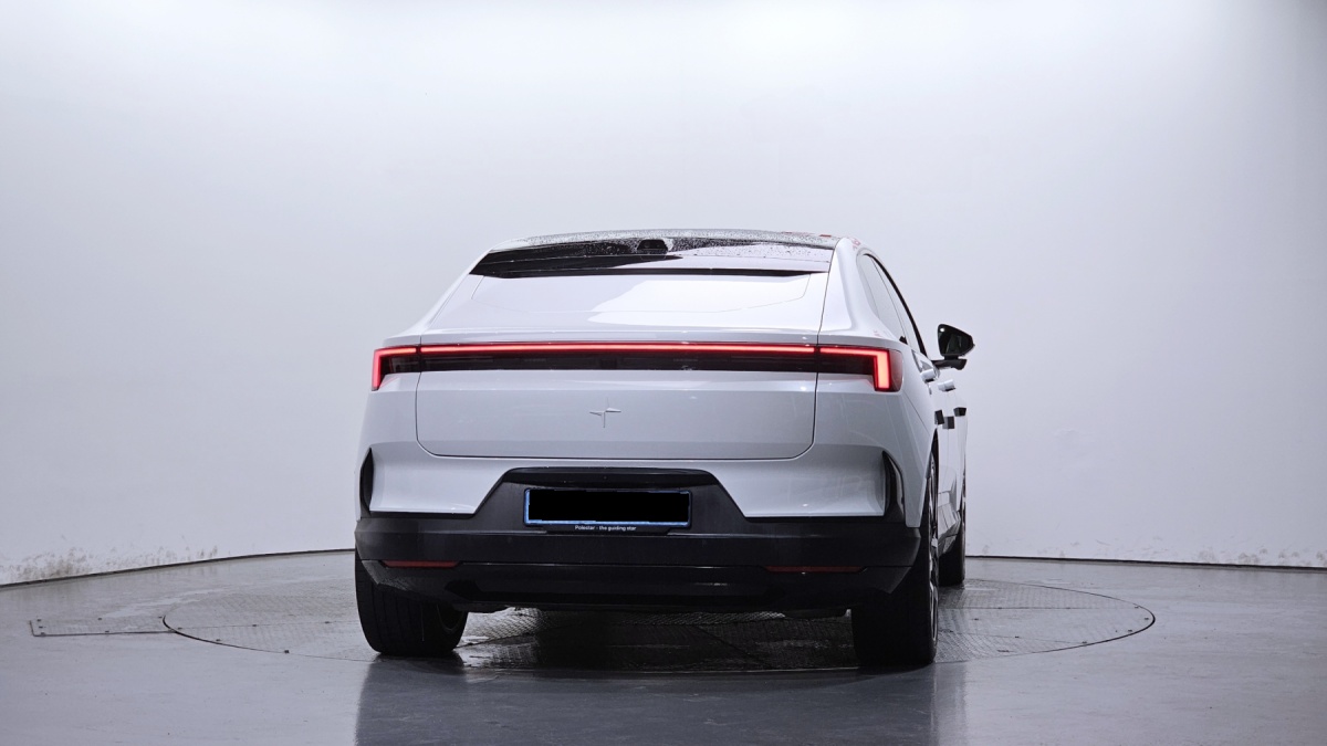 Polestar 4, 2025 — фото 4 из 12