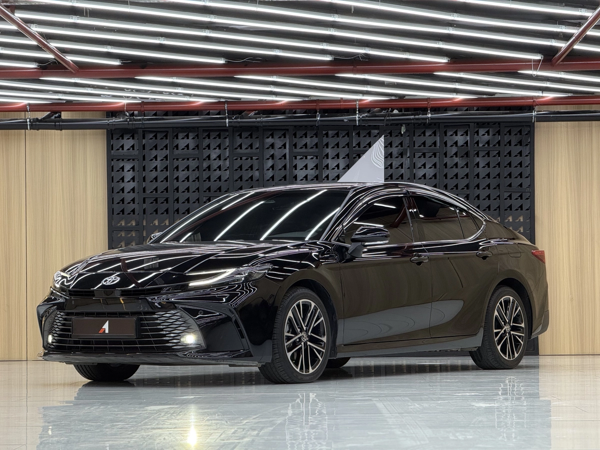 Toyota Camry, 2024 — фото 2 из 12