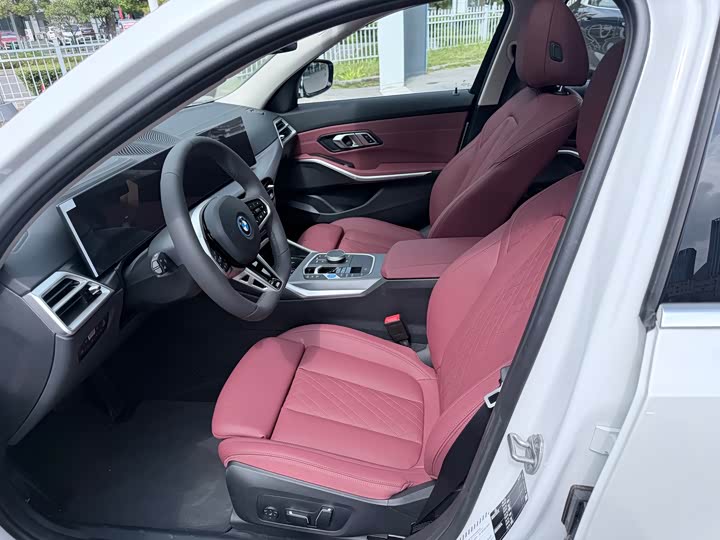 BMW i3, 2026 — фото 6 из 9