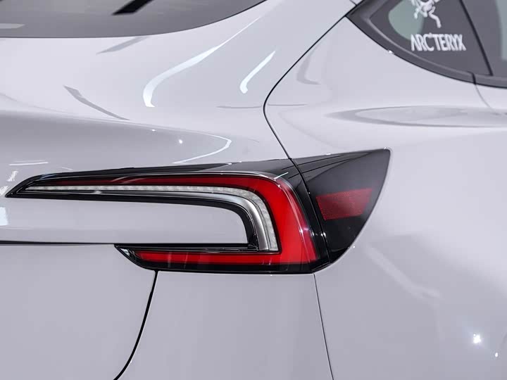 Tesla Model 3, 2025 — фото 8 из 9