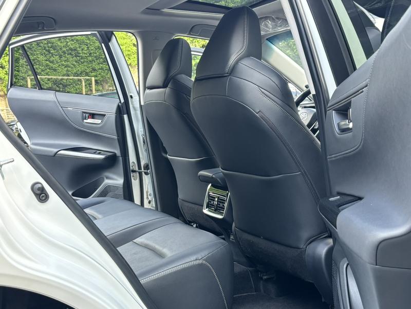Toyota Venza, 2023 — фото 12 из 12