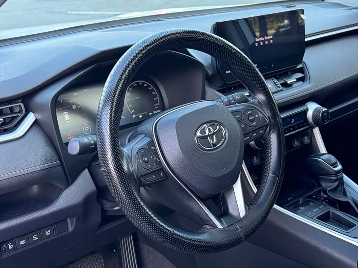 Toyota RAV4, 2024 — фото 8 из 9