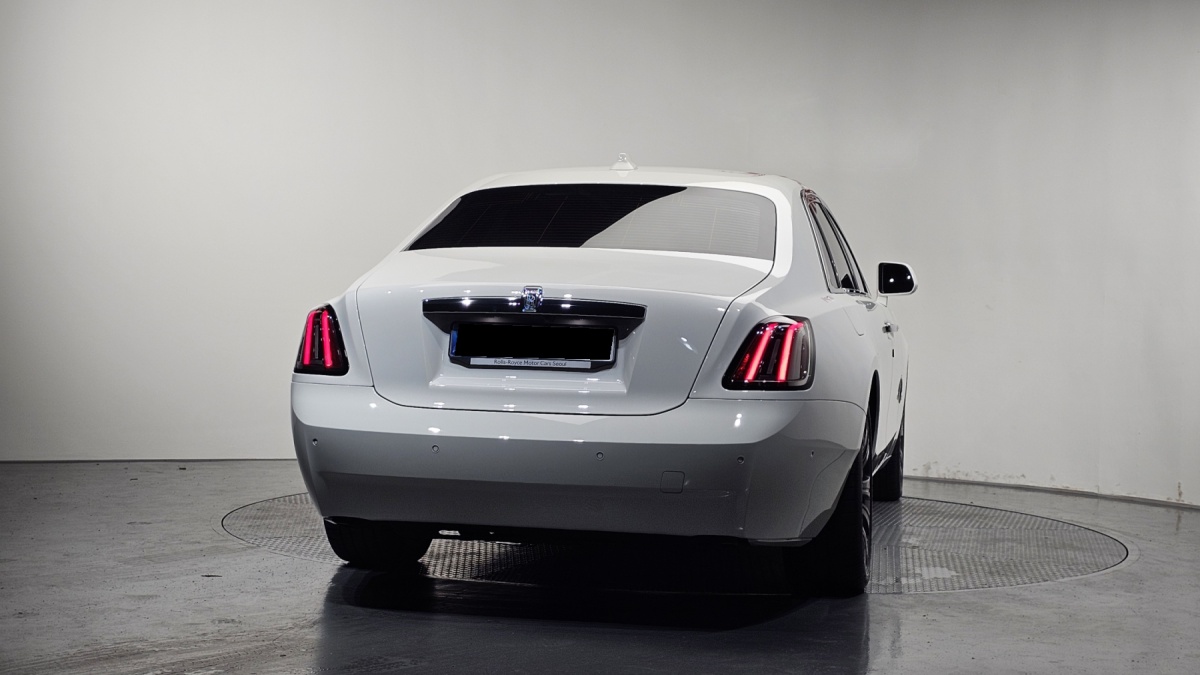 Rolls-Royce Ghost, 2025 — фото 4 из 12