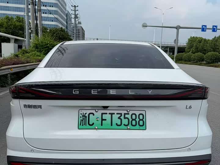 Geely Galaxy L6, 2024 — фото 3 из 9