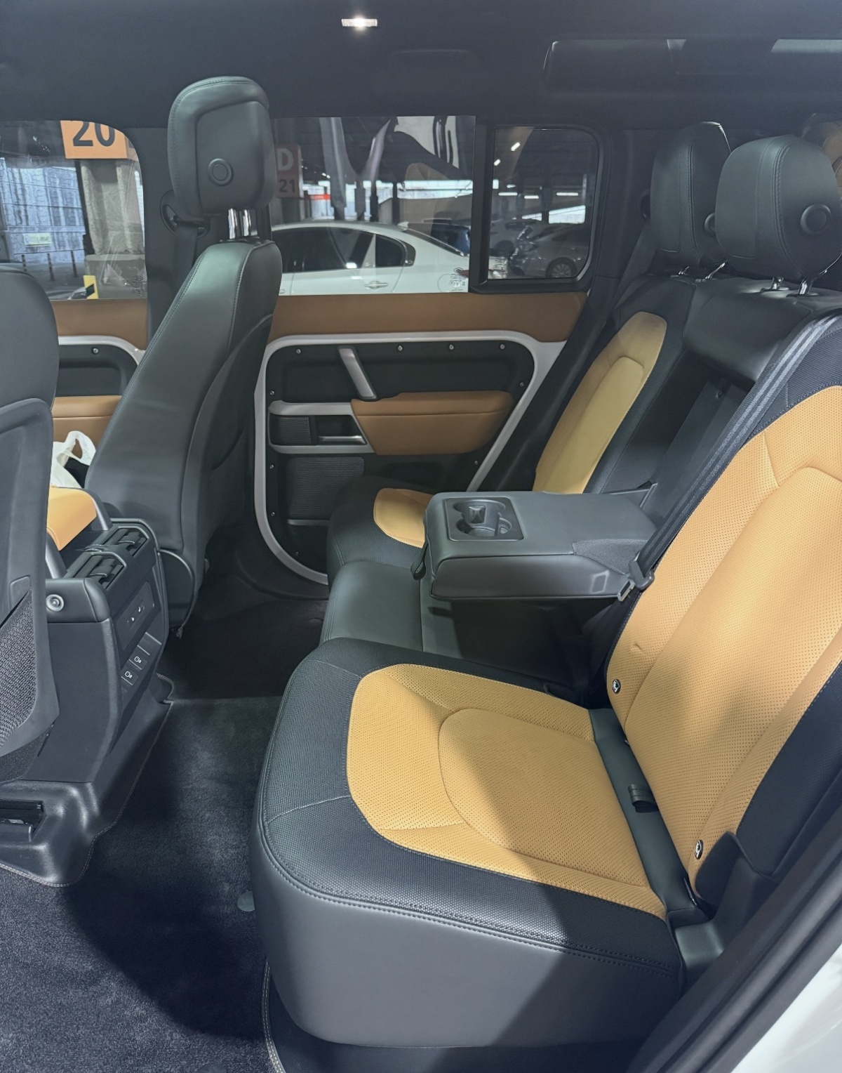 Land Rover Defender, 2024 — фото 6 из 7