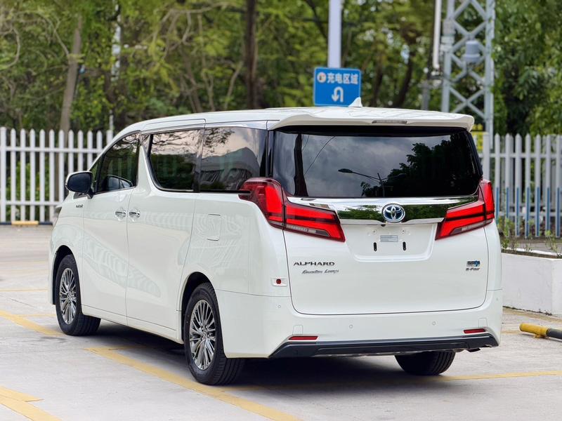 Toyota Alphard, 2022 — фото 4 из 9