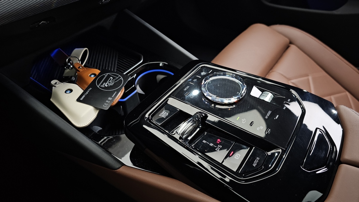 BMW 5 Series, 2024 — фото 8 из 12