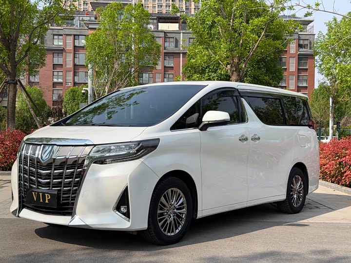 Toyota Alphard, 2023 — фото 2 из 9
