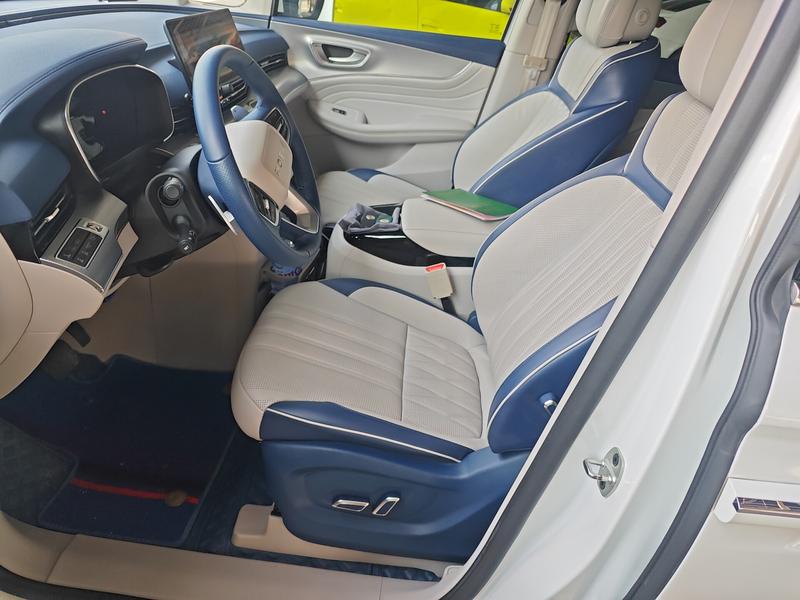 Roewe iMax 8, 2022 — фото 10 из 12