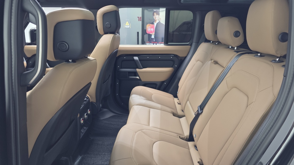 Land Rover Defender, 2025 — фото 4 из 12