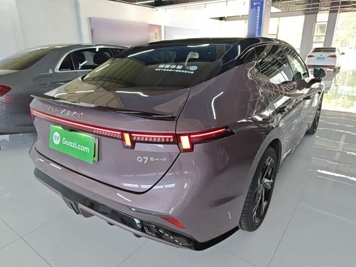 Lynk & Co 07 EM-P Hybrid, 2025 — фото 7 из 9