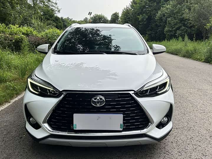 Toyota Yaris L Hatchback, 2022 — фото 2 из 9