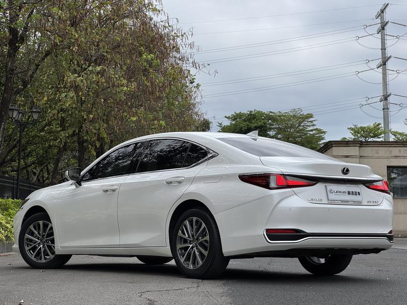 Lexus ES, 2021 — фото 4 из 11