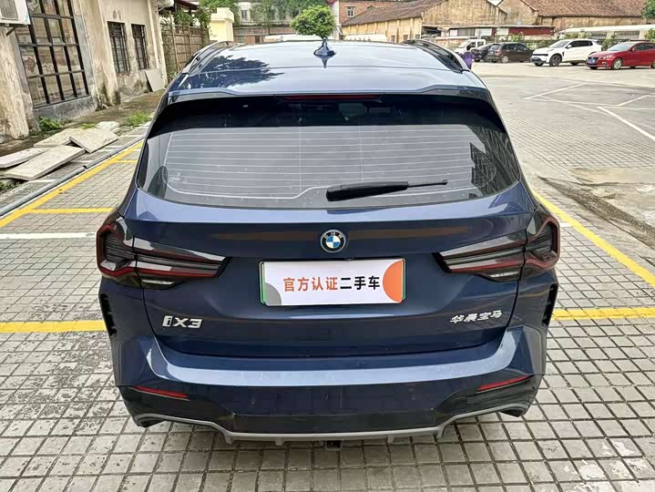 BMW iX3, 2022 — фото 8 из 9