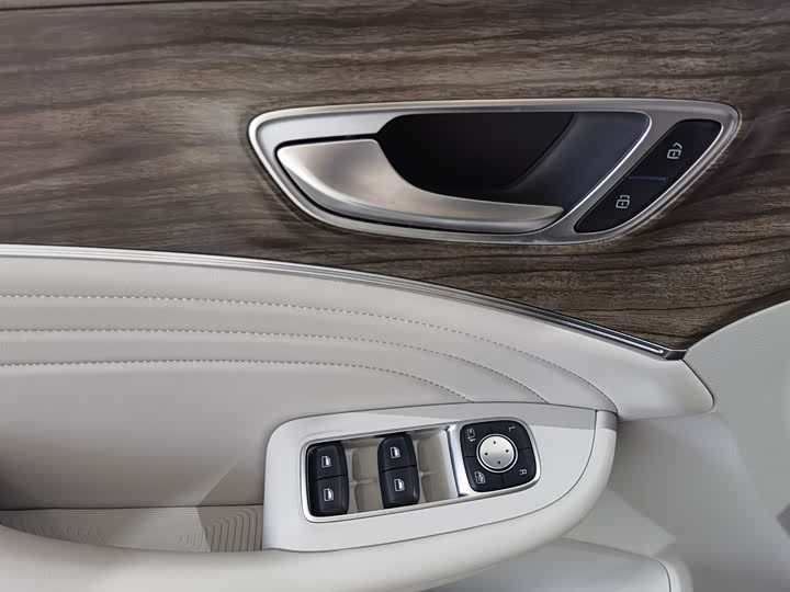 Roewe iMax 8, 2023 — фото 5 из 9