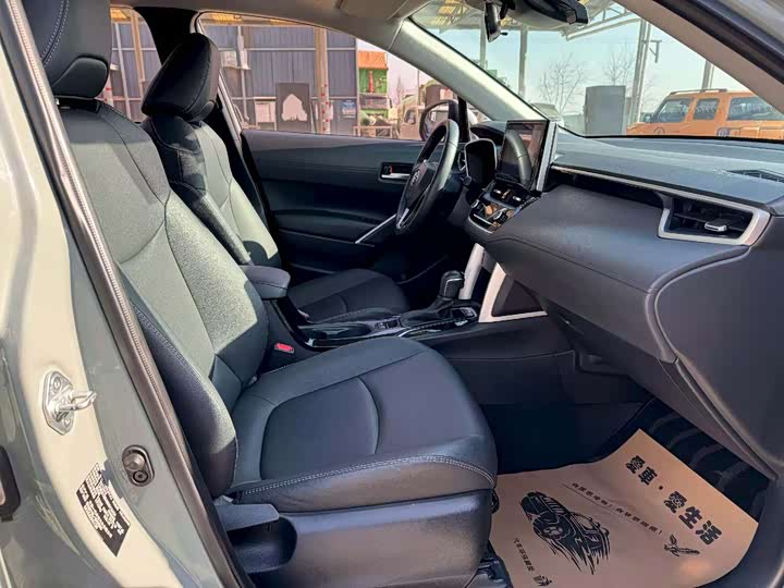 Toyota Corolla Cross, 2022 — фото 4 из 9