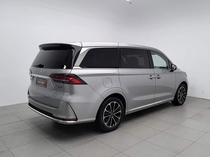 Roewe iMax 8, 2022 — фото 2 из 9