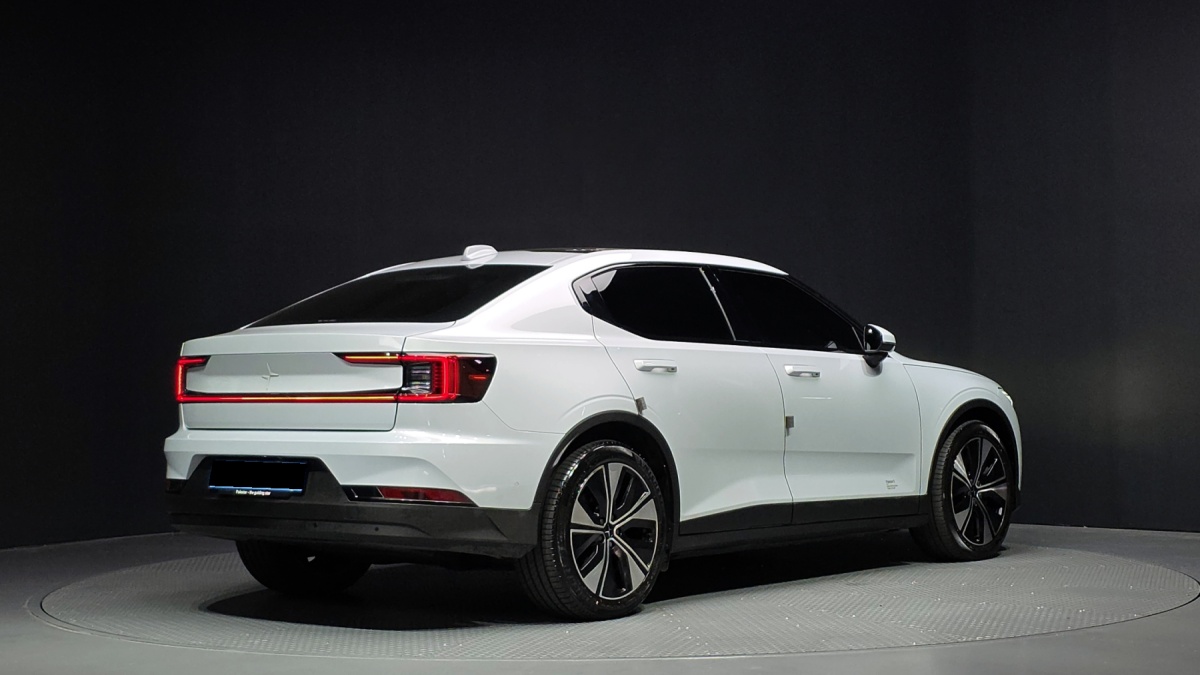Polestar 2, 2022 — фото 2 из 12