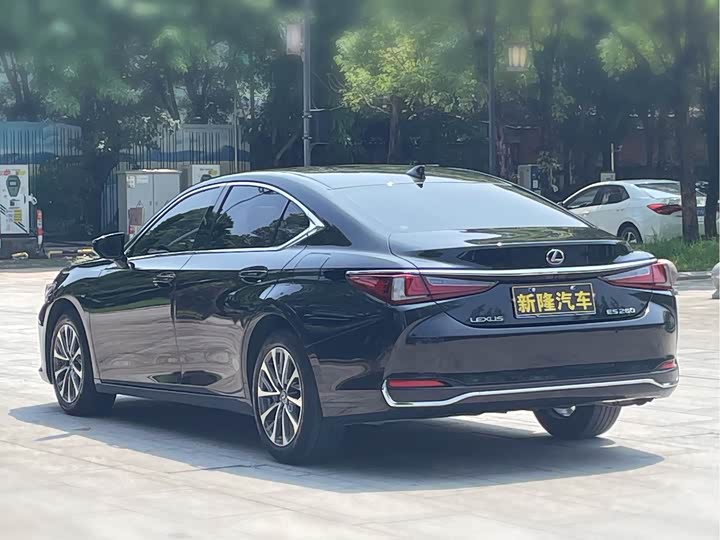 Lexus ES, 2023 — фото 6 из 9
