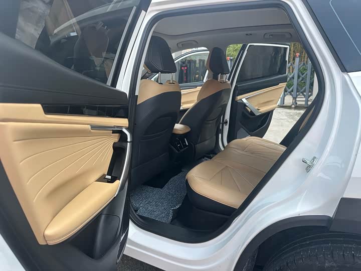 Geely Atlas L, 2023 — фото 6 из 9
