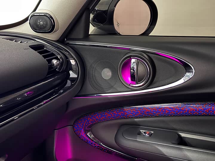 Mini Clubman, 2023 — фото 8 из 9