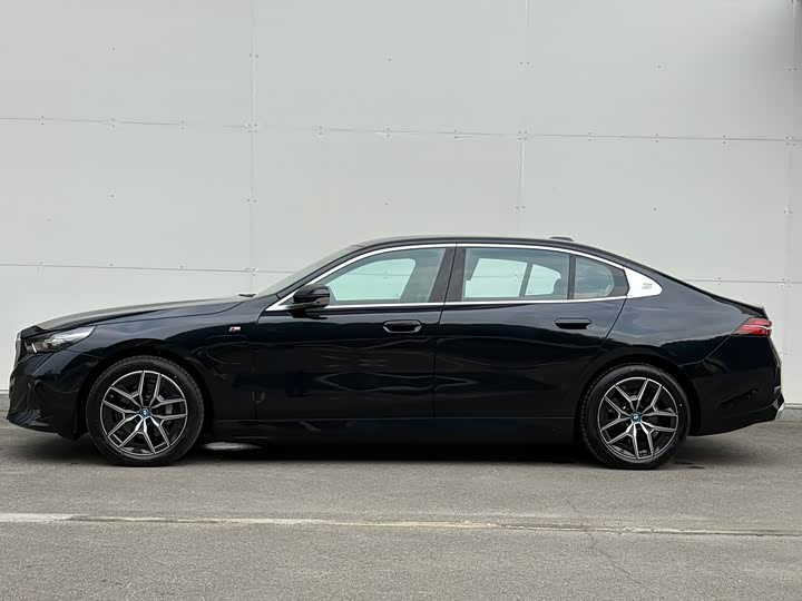 BMW i5, 2025 — фото 3 из 9