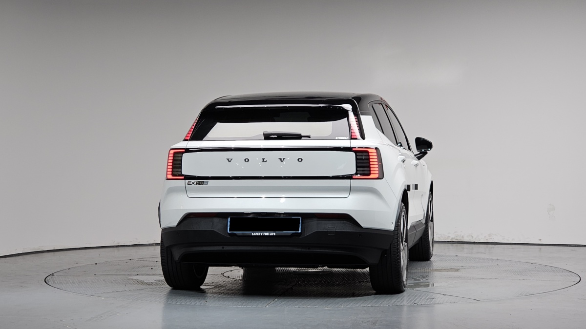Volvo EX30, 2025 — фото 4 из 12