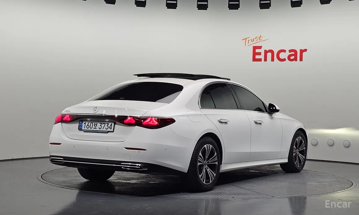 Mercedes-Benz E-Class, 2024 — фото 2 из 12