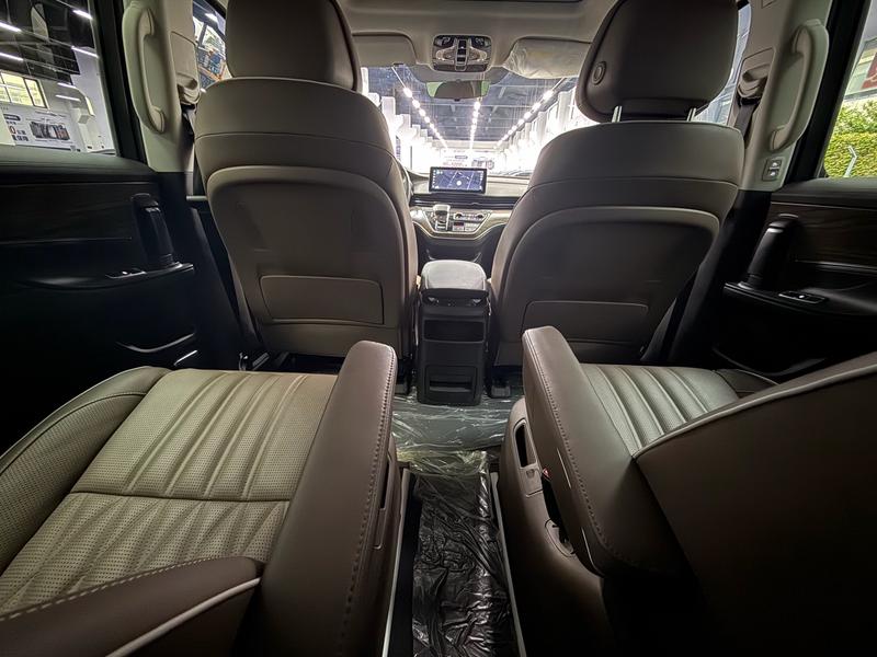 Roewe iMax 8 EV, 2025 — фото 9 из 10