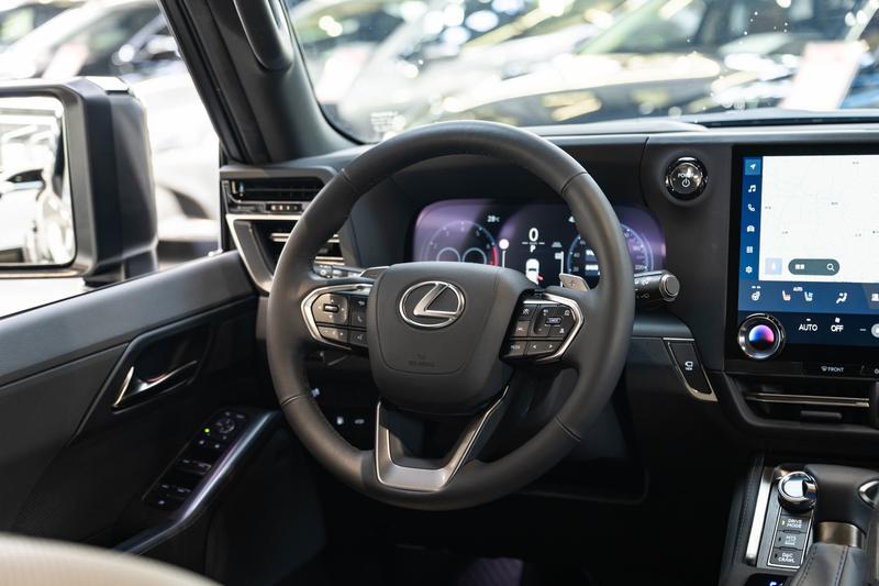 Lexus GX, 2025 — фото 10 из 12