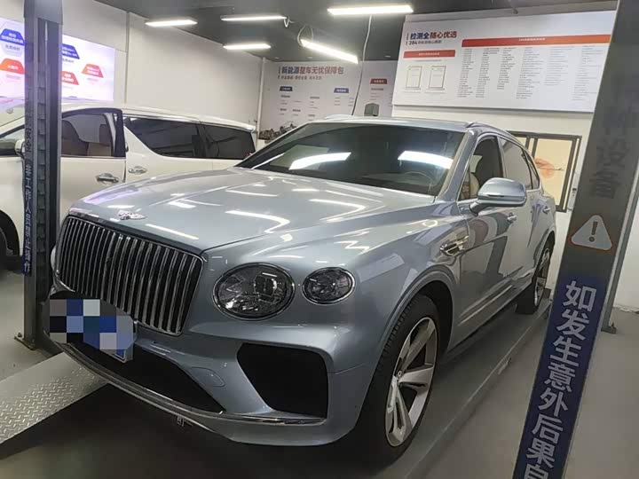 Bentley Bentayga, 2023 — купить в Смоленске под ключ