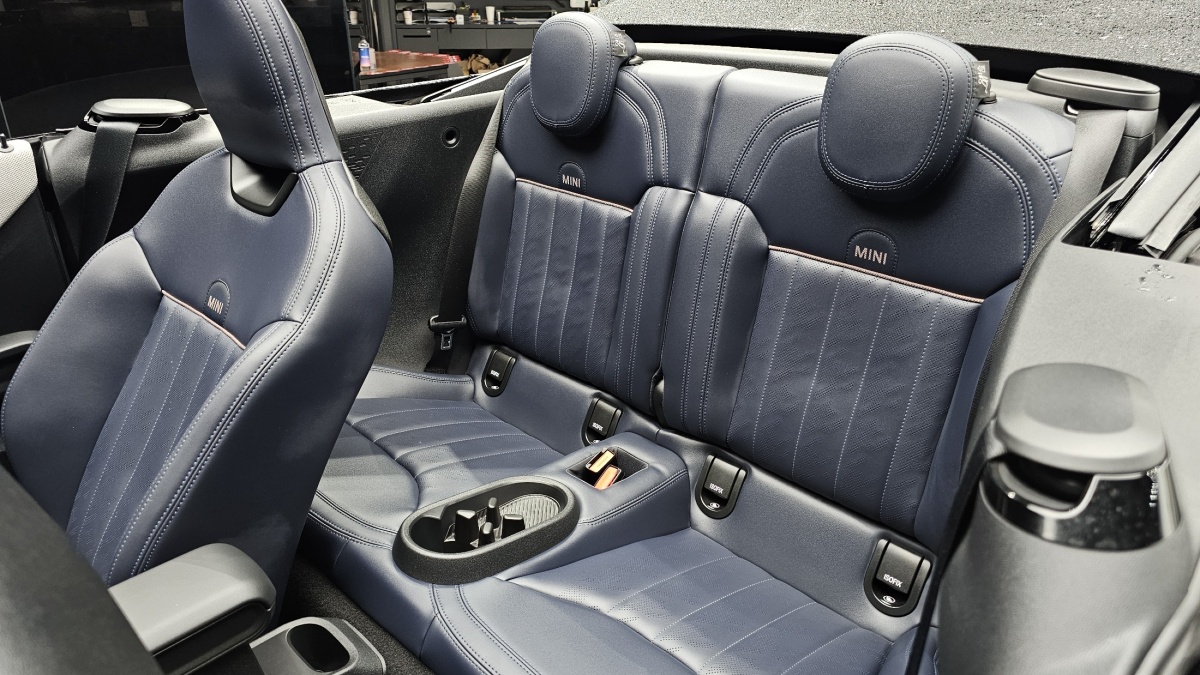 Mini Cooper Convertible, 2025 — фото 12 из 12