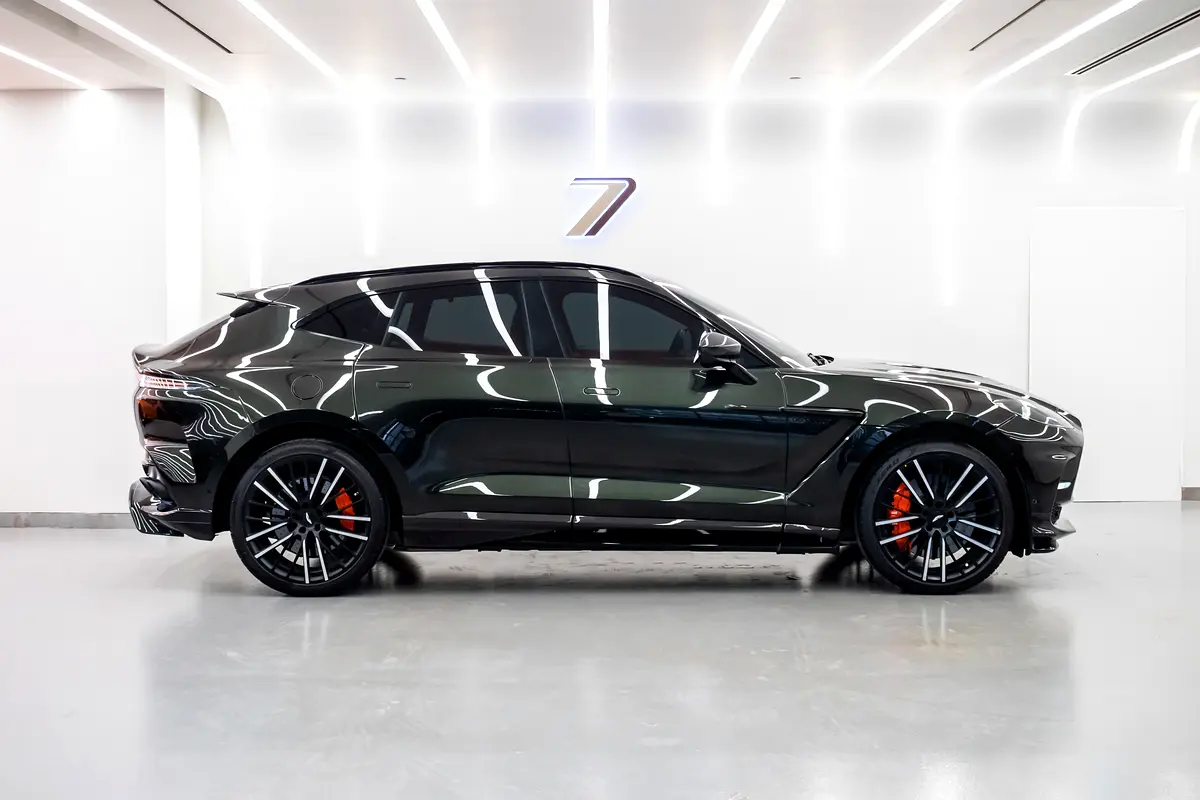 Aston Martin DBX, 2023 — фото 3 из 10