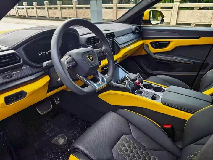 Lamborghini Urus SE, 2025 — фото 5 из 7