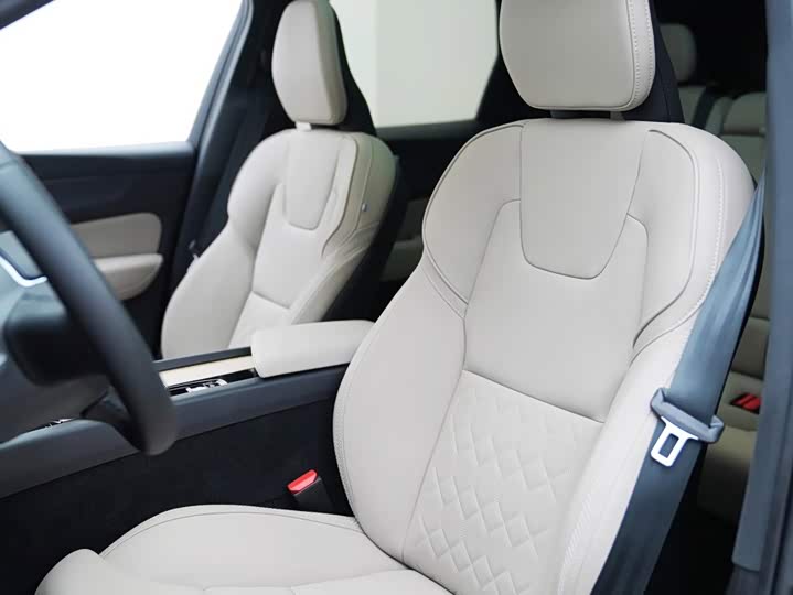 Volvo XC60 Hybrid, 2025 — фото 7 из 9