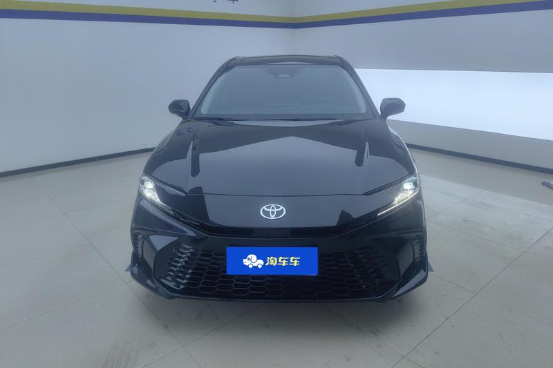 Toyota Camry, 2025 — фото 2 из 12