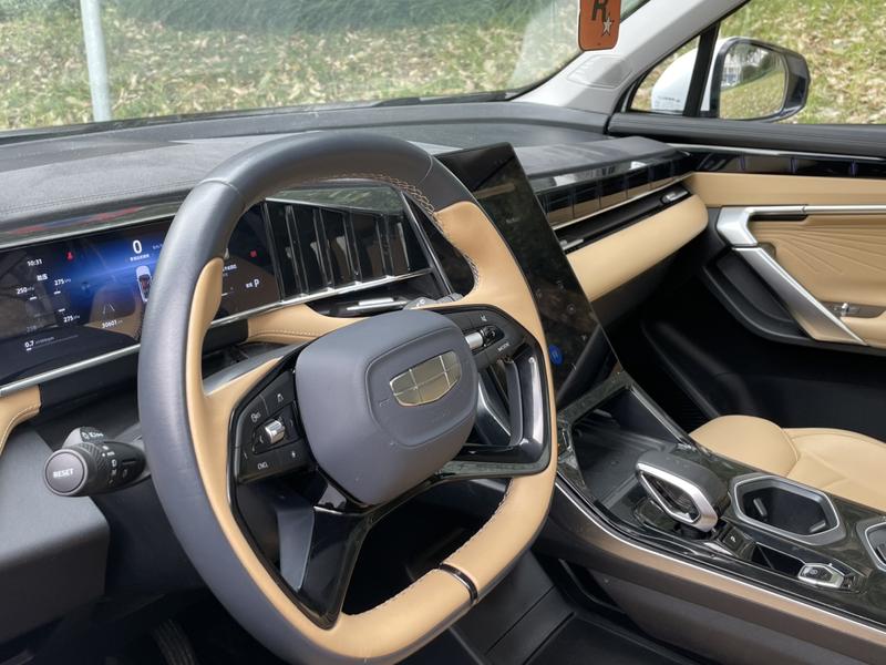 Geely Atlas L, 2023 — фото 8 из 11
