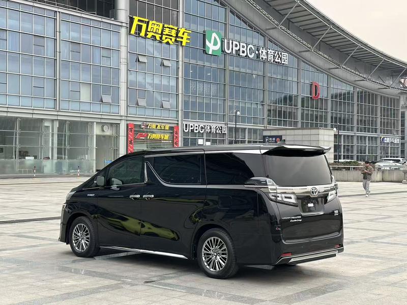 Toyota Vellfire, 2022 — фото 5 из 11