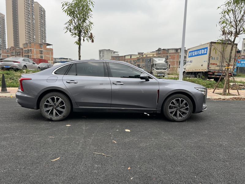 Hongqi H5 Hybrid, 2025 — фото 8 из 12