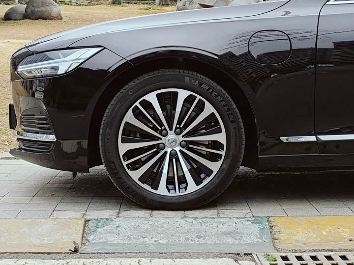 Volvo S90 Hybrid, 2023 — фото 5 из 9