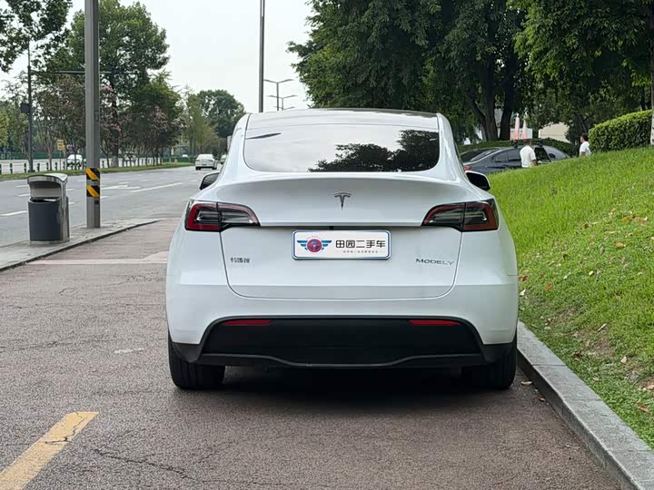 Tesla Model Y, 2022 — фото 5 из 9