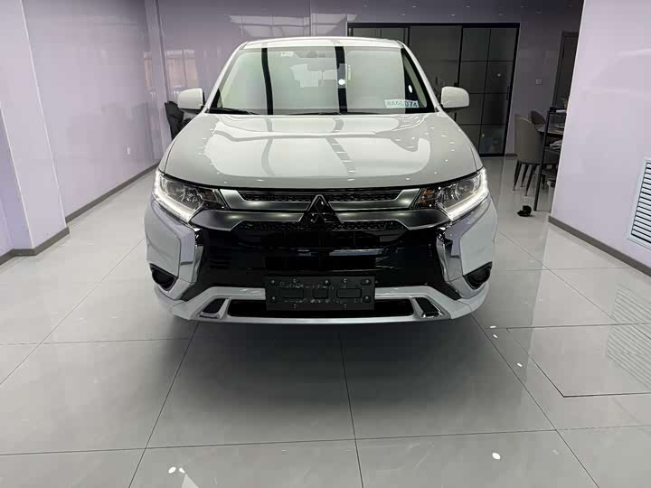 Mitsubishi Outlander, 2022 — фото 2 из 9