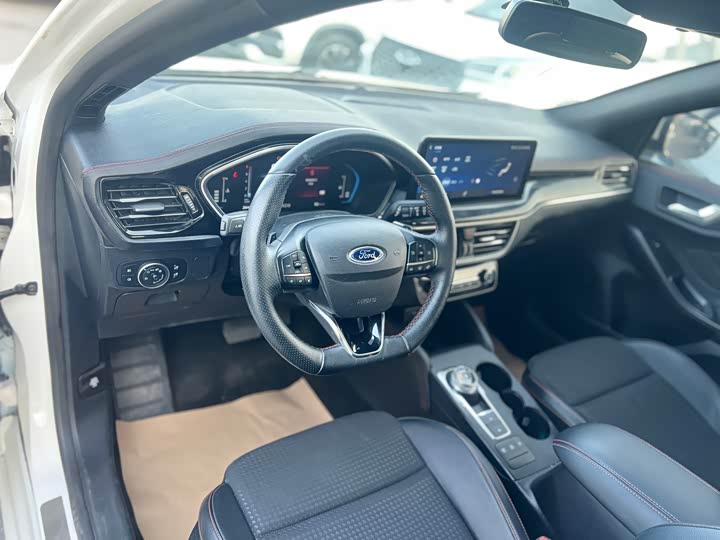 Ford Focus, 2021 — фото 4 из 9