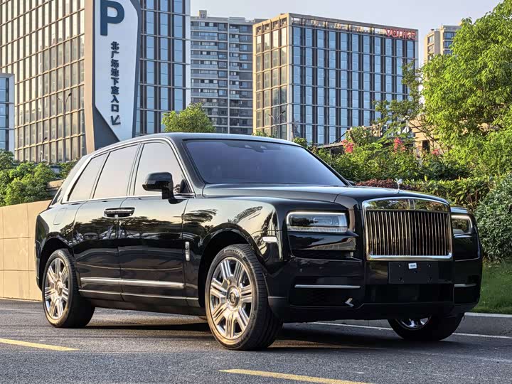 Rolls-Royce Cullinan, 2021 — фото 2 из 9