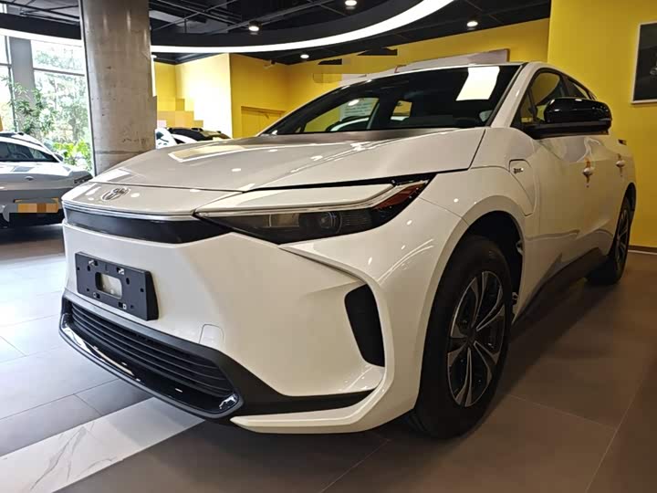 Toyota bZ4X Platinum, 2026 — фото 2 из 9