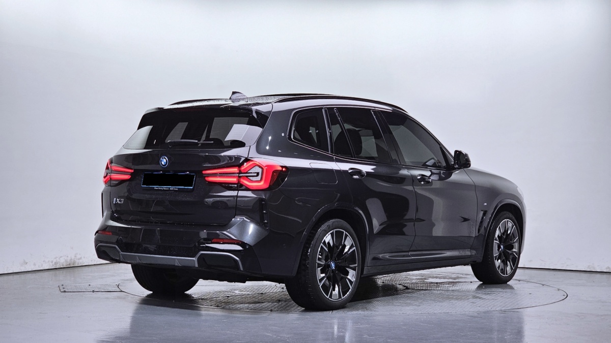 BMW iX3, 2023 — фото 2 из 12