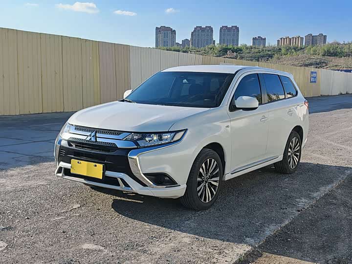 Mitsubishi Outlander, 2023 — купить в Перми под ключ