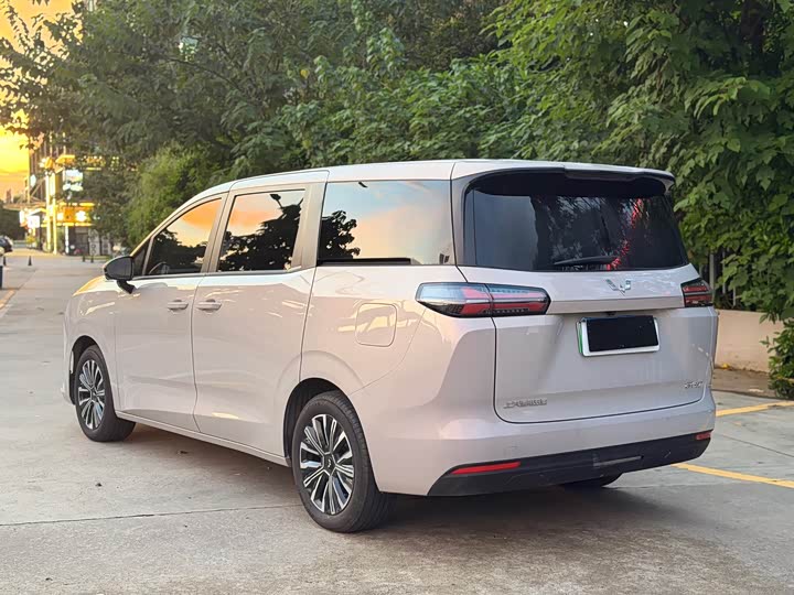Wuling Starlight 730 Hybrid/EV, 2024 — фото 6 из 9