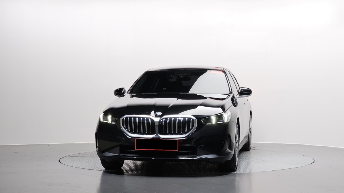 BMW 5 Series, 2025 — фото 3 из 12
